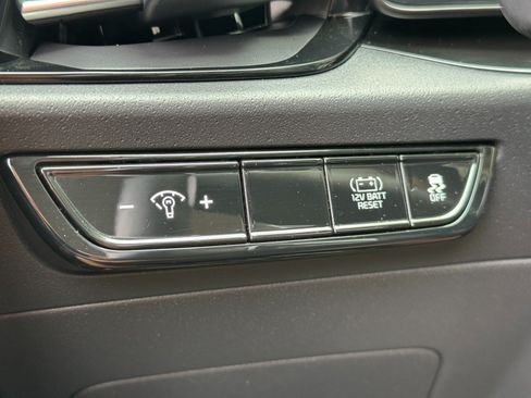 Used 2024 Kia Niro EX FWD image 16