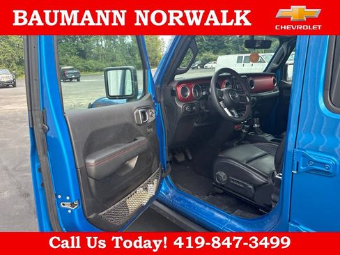 Used 2023 Jeep Gladiator Rubicon w/ Cold Weather Group AWD/4WD image 13