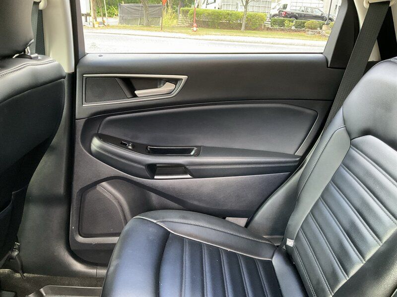 Used 2019 Ford Edge SEL w/ Equipment Group 201A AWD/4WD image 16