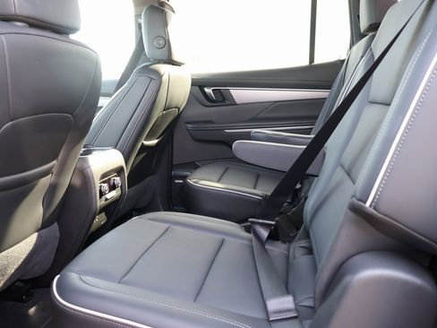 Used 2025 Buick Enclave Preferred image 13