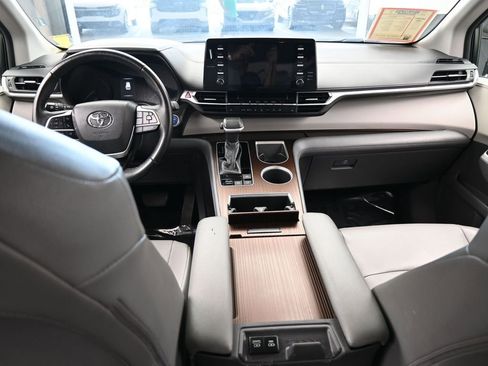 Used 2021 Toyota Sienna XLE image 38