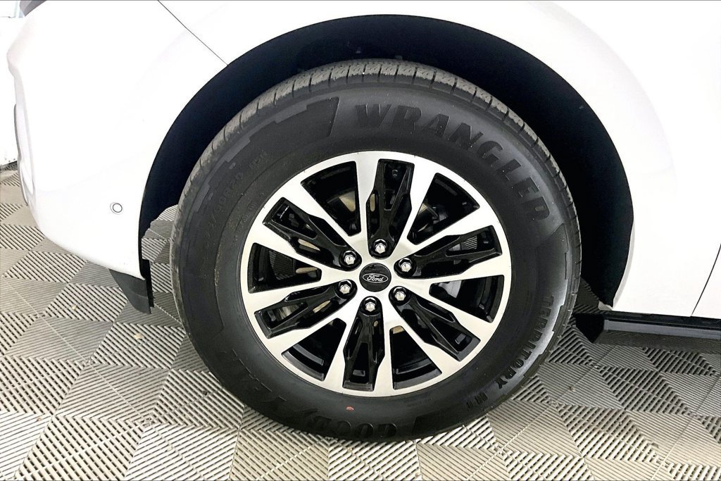 Certified 2025 Ford Expedition Max Platinum AWD/4WD image 7