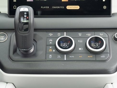 New 2025 Land Rover Defender 110 X-Dynamic SE image 18