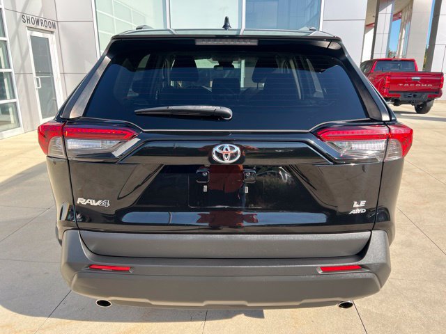 Used 2021 Toyota RAV4 LE AWD/4WD image 6