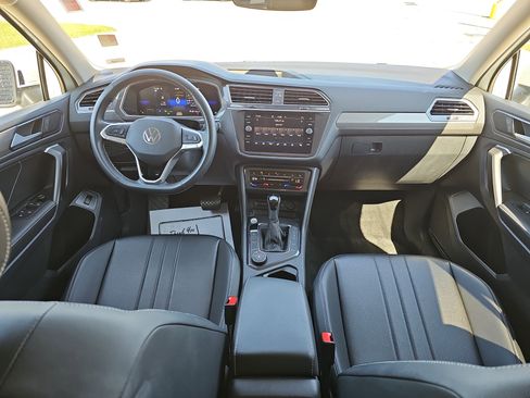 Used 2024 Volkswagen Tiguan SE image 20