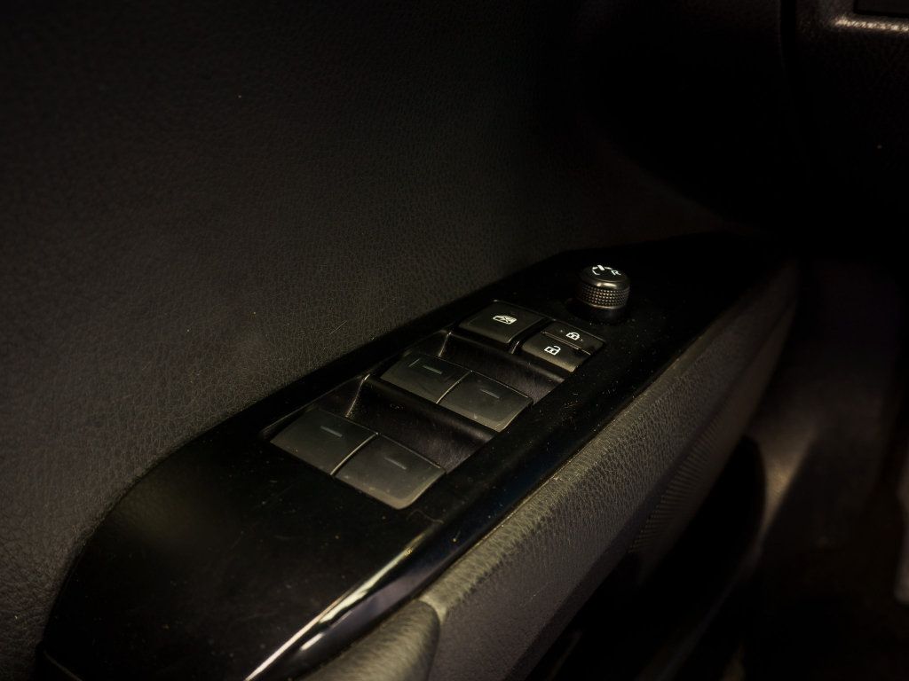 Used 2025 Toyota Camry SE FWD image 29