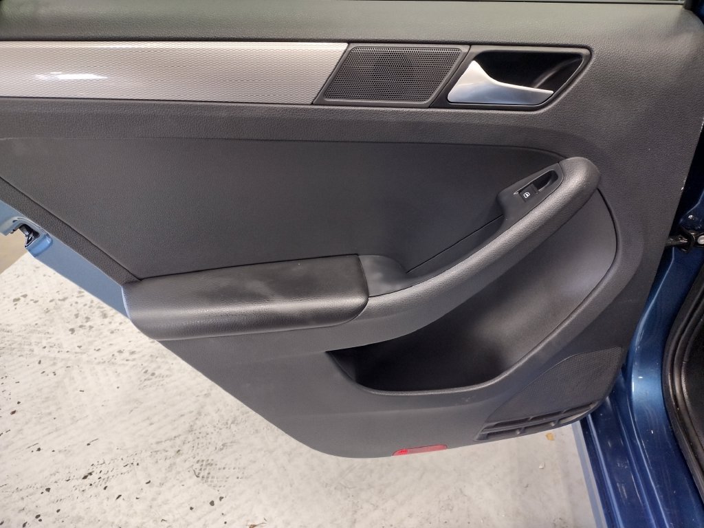 Used 2017 Volkswagen Jetta SE FWD image 24