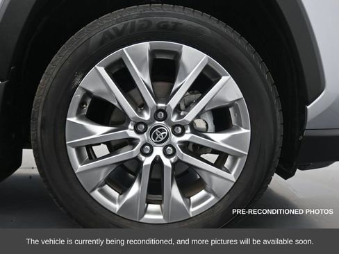 Used 2023 Toyota RAV4 XLE Premium image 12