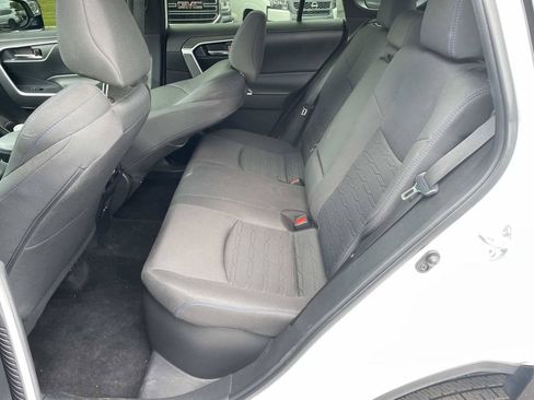 Used 2024 Toyota RAV4 SE w/ Convenience Package AWD/4WD image 9