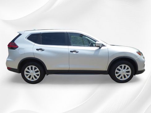Used 2020 Nissan Rogue S image 6