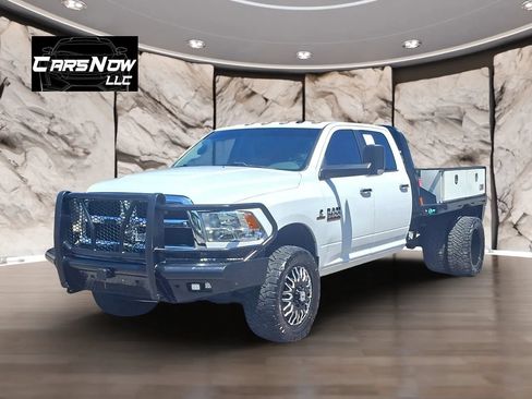 Used 2018 RAM 3500 SLT AWD/4WD image 3