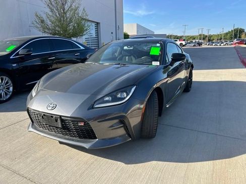 Used 2025 Toyota GR86 Premium w/ ALL Weather Mat Package (TMS) RWD image 7