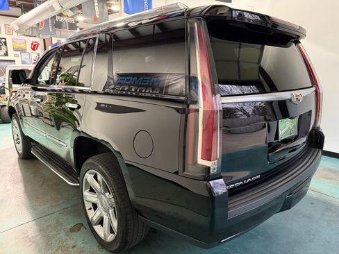 Used 2019 Cadillac Escalade Luxury image 4