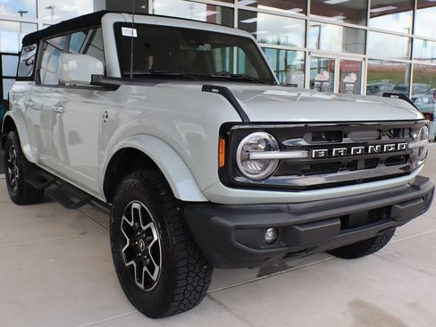 Used 2024 Ford Bronco Outer Banks AWD/4WD image 1