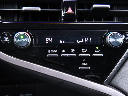 Used 2024 Toyota Camry SE w/ Convenience Package image 23