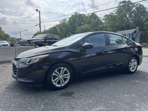 Used 2019 Chevrolet Cruze LS w/ LS Convenience Package FWD image 2