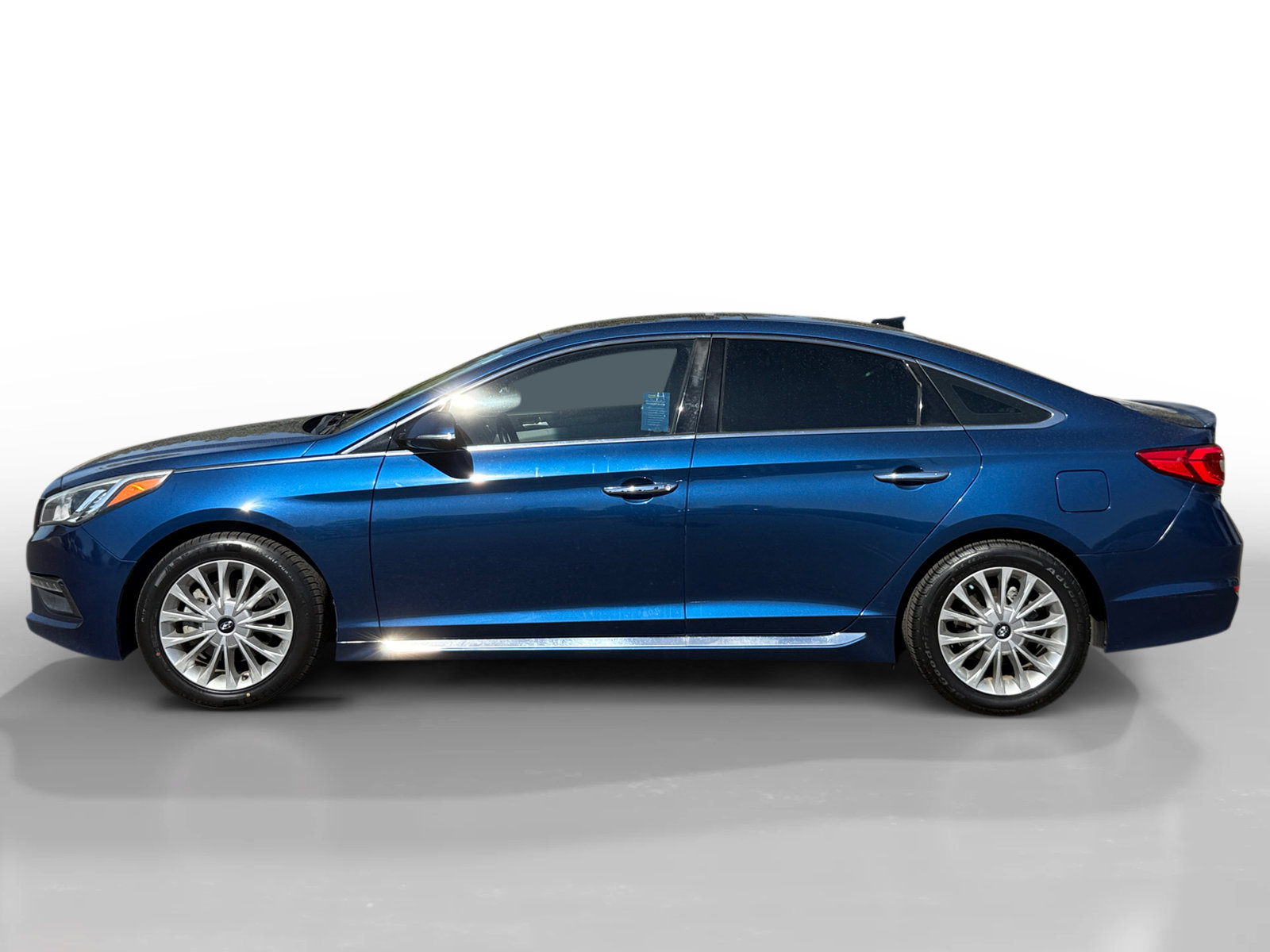 Used 2015 Hyundai Sonata Limited w/ Option Group 05 FWD image 2