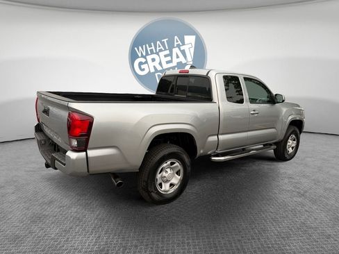 Certified 2023 Toyota Tacoma SR w/ SR Convenience Package AWD/4WD image 3