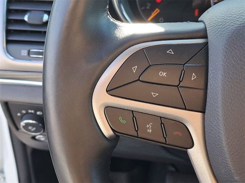 Used 2019 Jeep Grand Cherokee Limited image 10