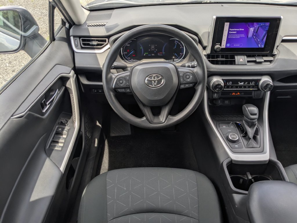 Used 2024 Toyota RAV4 XLE AWD/4WD image 18