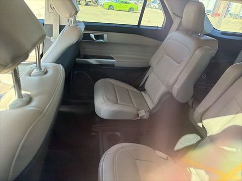 Used 2020 Ford Explorer XLT w/ Equipment Group 202A image 10