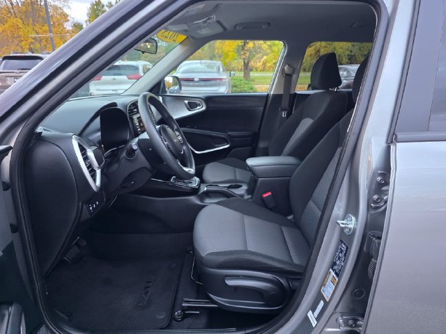 Certified 2025 Kia Soul LX w/ LX Technology Package FWD image 16