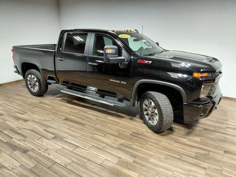 Used 2024 Chevrolet Silverado 2500 Custom w/ Custom Convenience Package AWD/4WD image 18