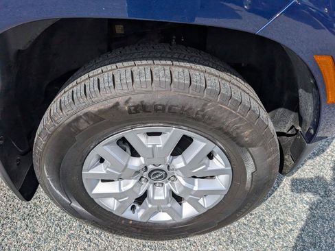 Used 2022 Nissan Frontier SV AWD/4WD image 4