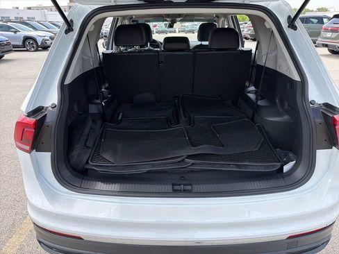 Certified 2023 Volkswagen Tiguan SE FWD image 28
