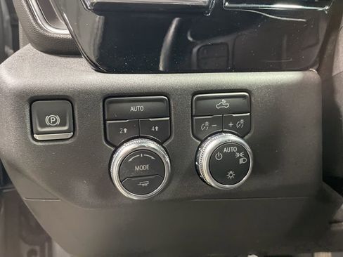 Used 2025 GMC Sierra 1500 SLE image 26