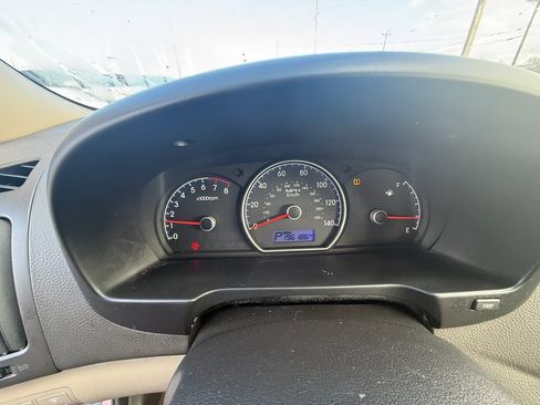 Used 2010 Hyundai Elantra GLS image 16