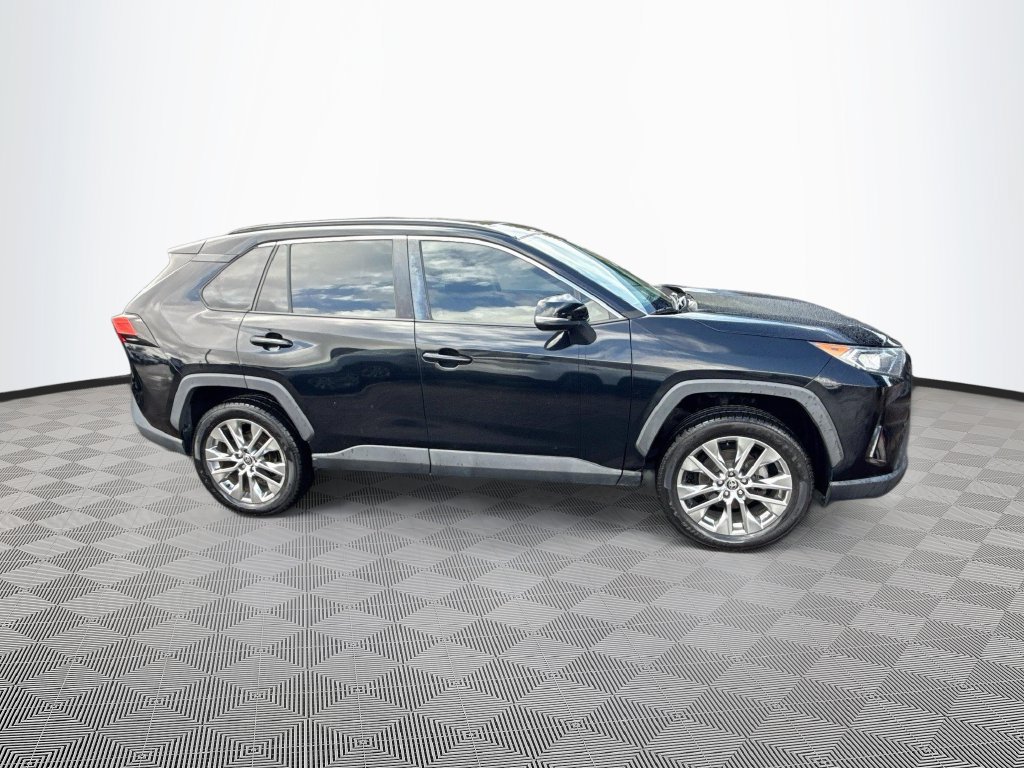Used 2021 Toyota RAV4 XLE Premium FWD image 5