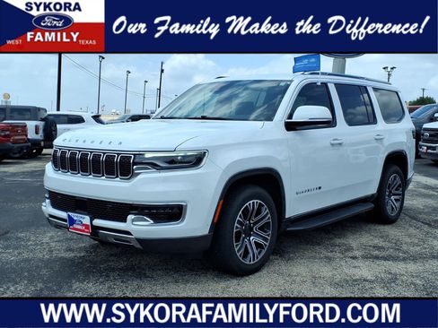 Used 2022 Jeep Wagoneer Series III AWD/4WD image 1