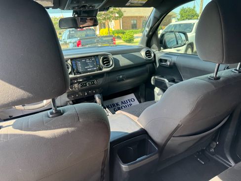 Used 2018 Toyota Tacoma TRD Off-Road w/ Technology Package image 14