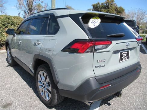 Used 2023 Toyota RAV4 XLE Premium image 5
