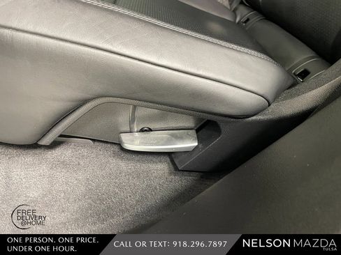 Used 2020 Porsche Cayenne S image 36