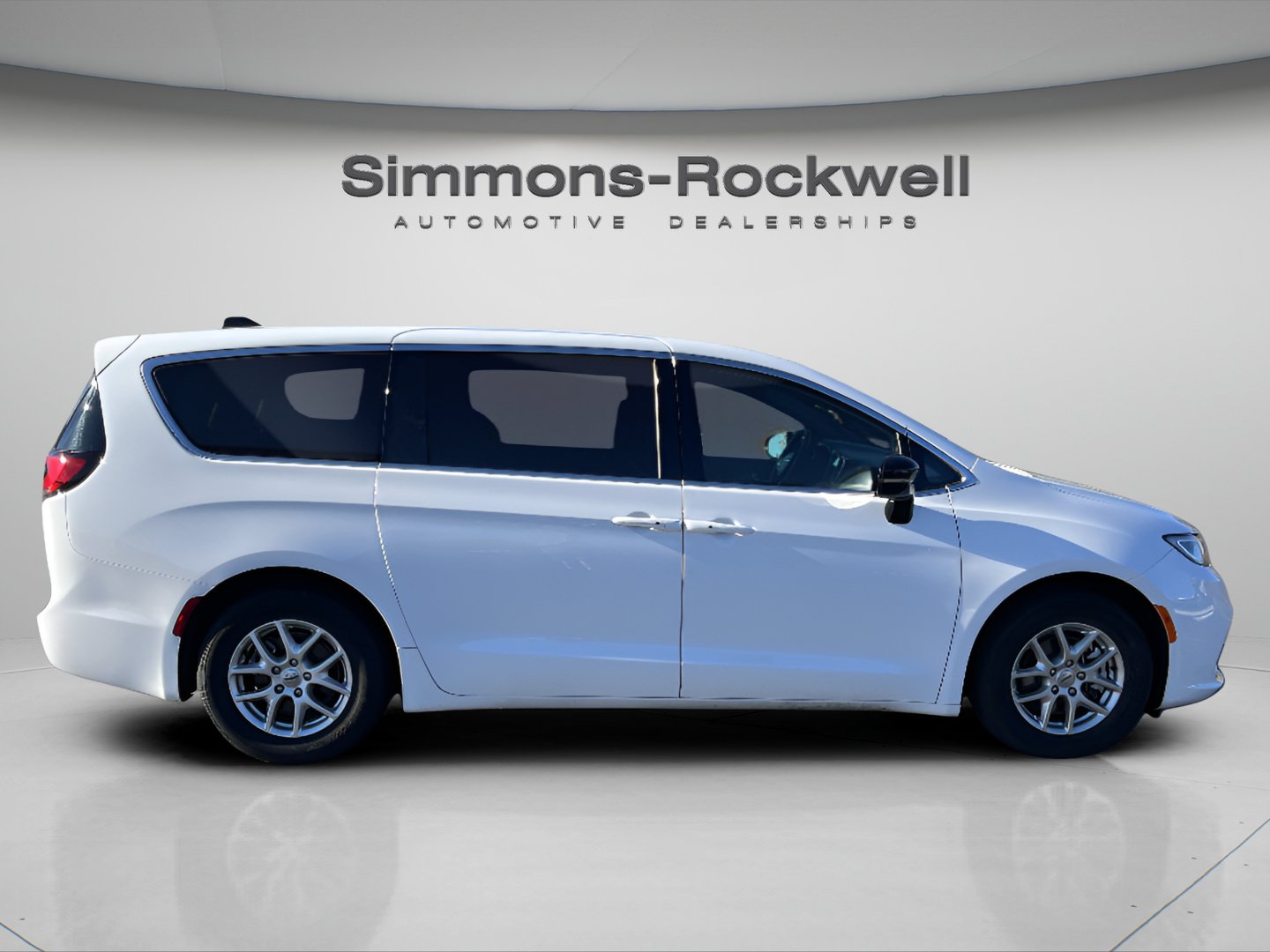 Used 2025 Chrysler Pacifica Select FWD image 6