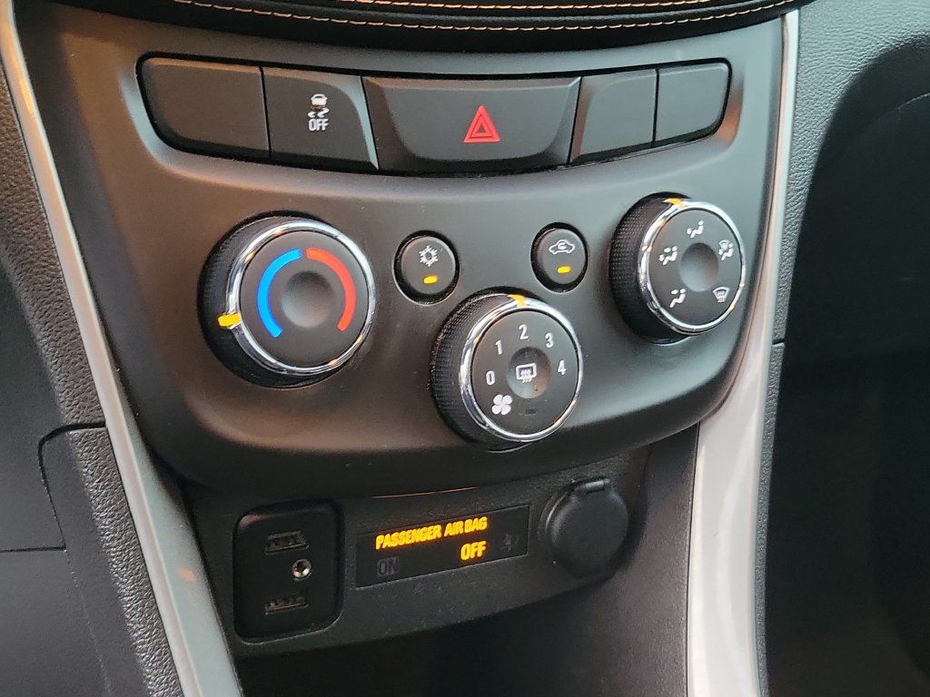 Used 2019 Chevrolet Trax LT w/ LT Convenience Package AWD/4WD image 24