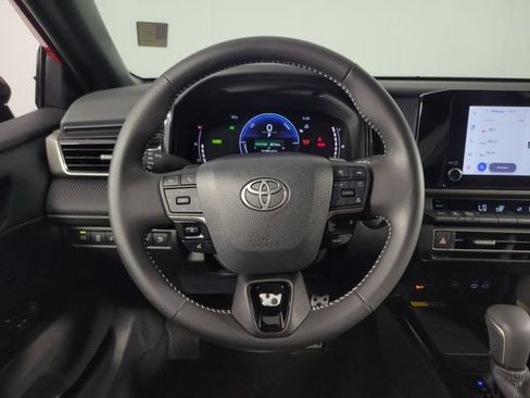 Used 2025 Toyota Camry SE FWD image 18