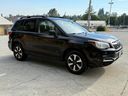 Used 2017 Subaru Forester 2.5i Premium w/ All-Weather Package AWD/4WD image 11