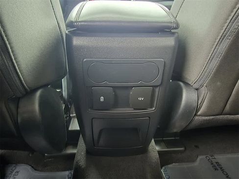 Used 2023 Ford Explorer XLT image 13