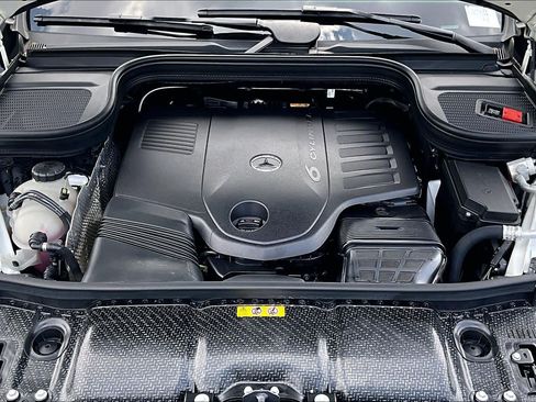 Certified 2025 Mercedes-Benz GLS 450 4MATIC image 32