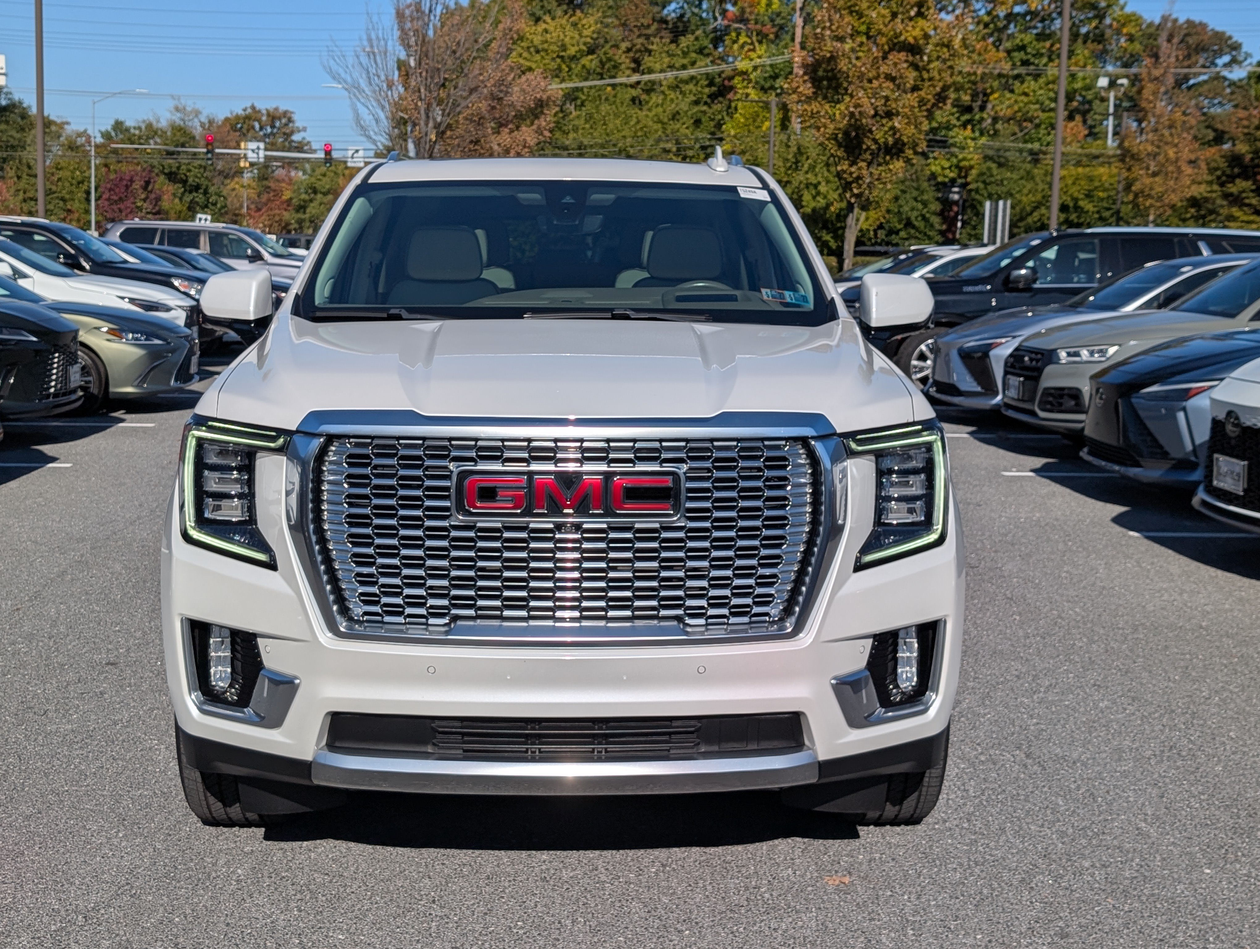 Used 2021 GMC Yukon XL Denali w/ Denali Premium Package AWD/4WD image 8