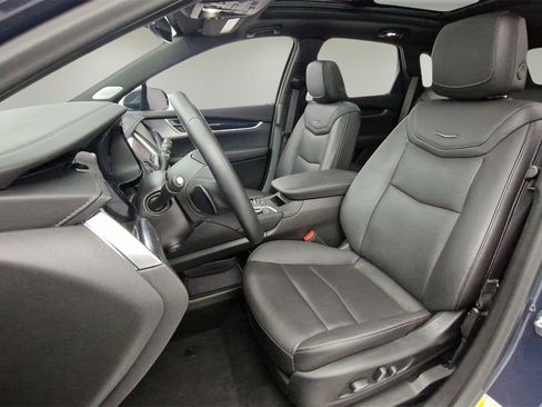 Used 2025 Cadillac XT5 Premium Luxury image 15