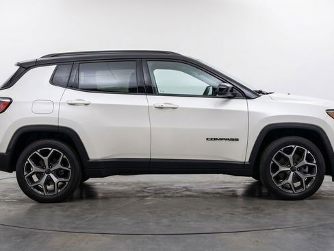 Used 2025 Jeep Compass Limited AWD/4WD image 11