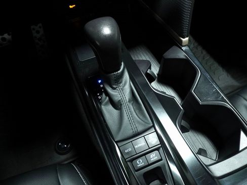 Certified 2025 Toyota Camry Hybrid image 18