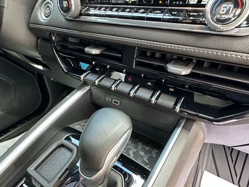 Used 2024 Chevrolet Colorado LT w/ LT Convenience Package II image 18