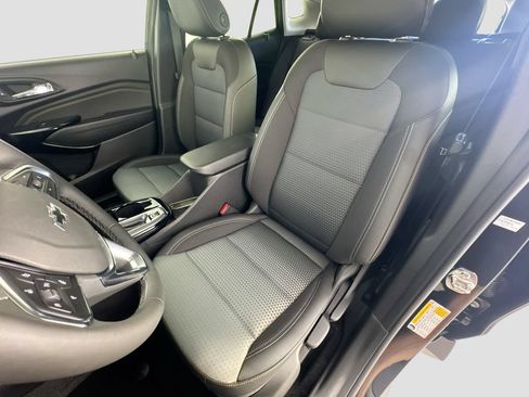 New 2026 Chevrolet Trax LT w/ Midnight Edition FWD image 12
