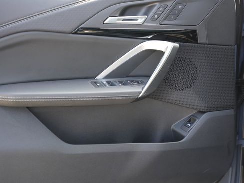 Used 2025 BMW X2 xDrive28i image 8