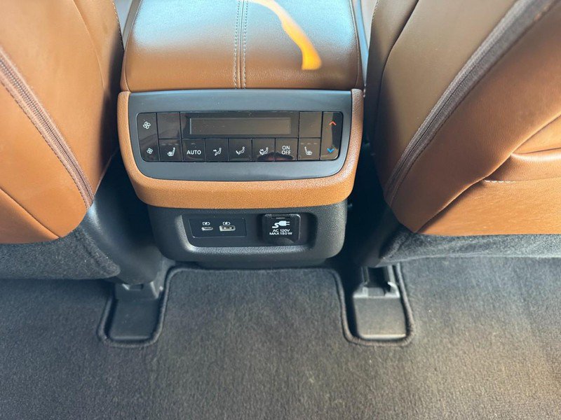 Used 2024 Nissan Pathfinder Platinum w/ Black Appearance Package FWD image 11